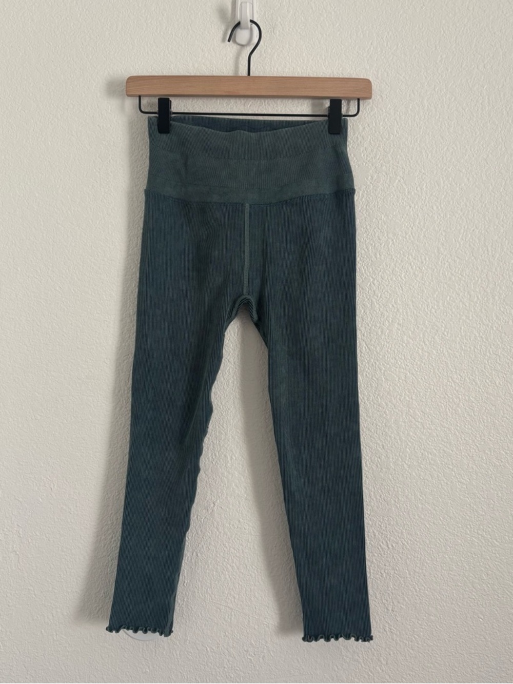 Spiritual Gangster Women's Size XS/S Teal Blue Ribbed Cropped Leggings